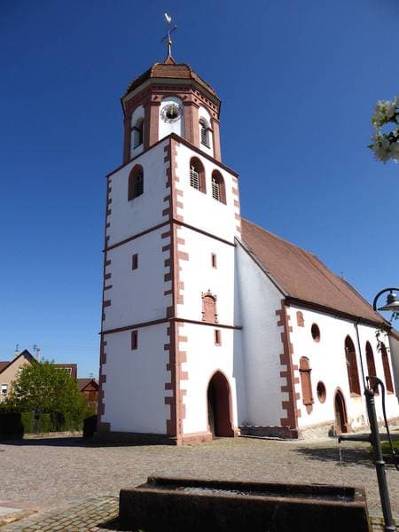 St. Urban und Vitus Neuhausen von außen